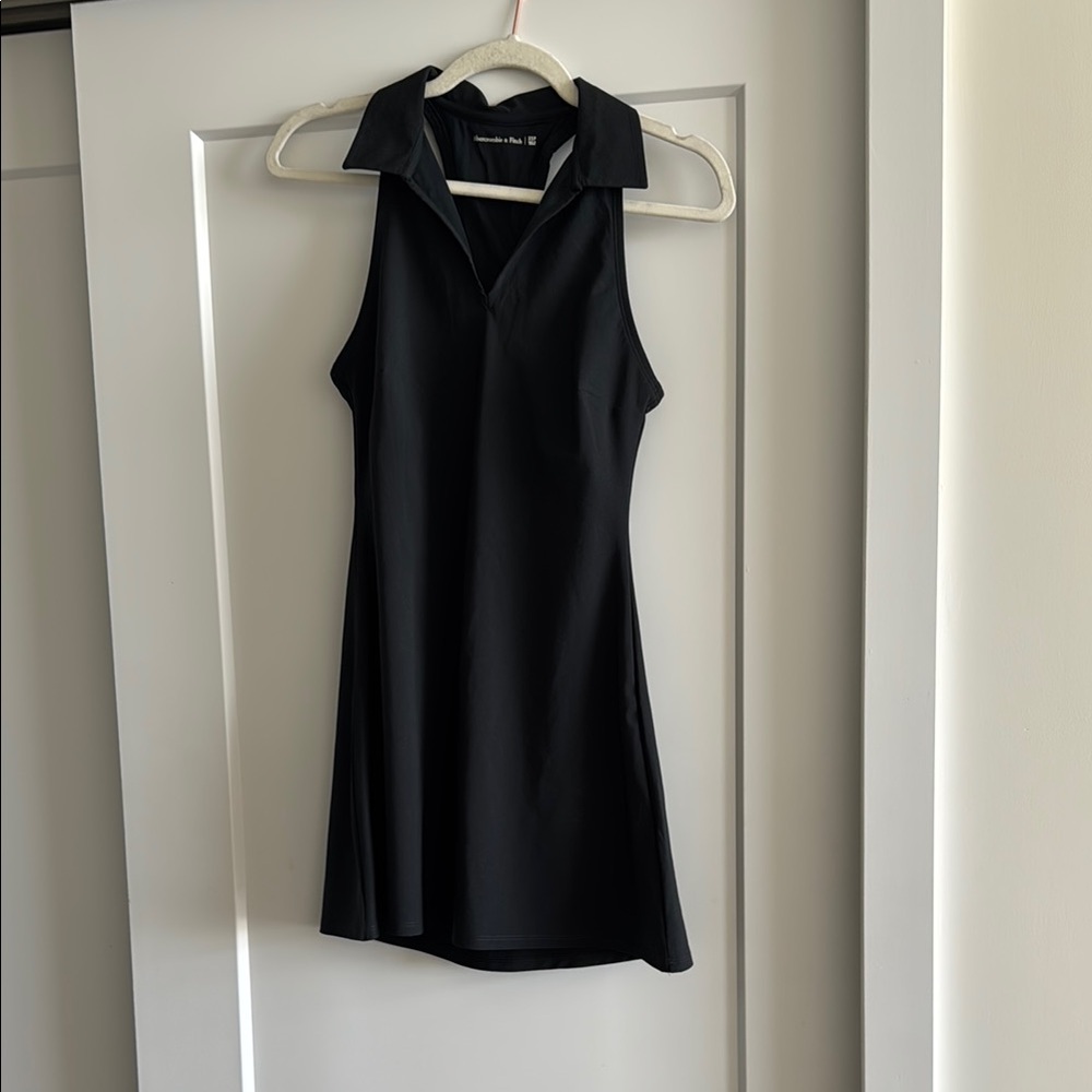 Abercrombie & Fitch Black Sleeveless Sheath Dress